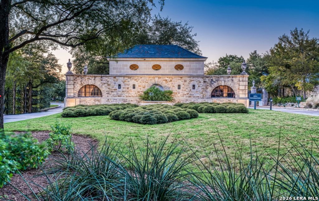 82 Regents Park, San Antonio
