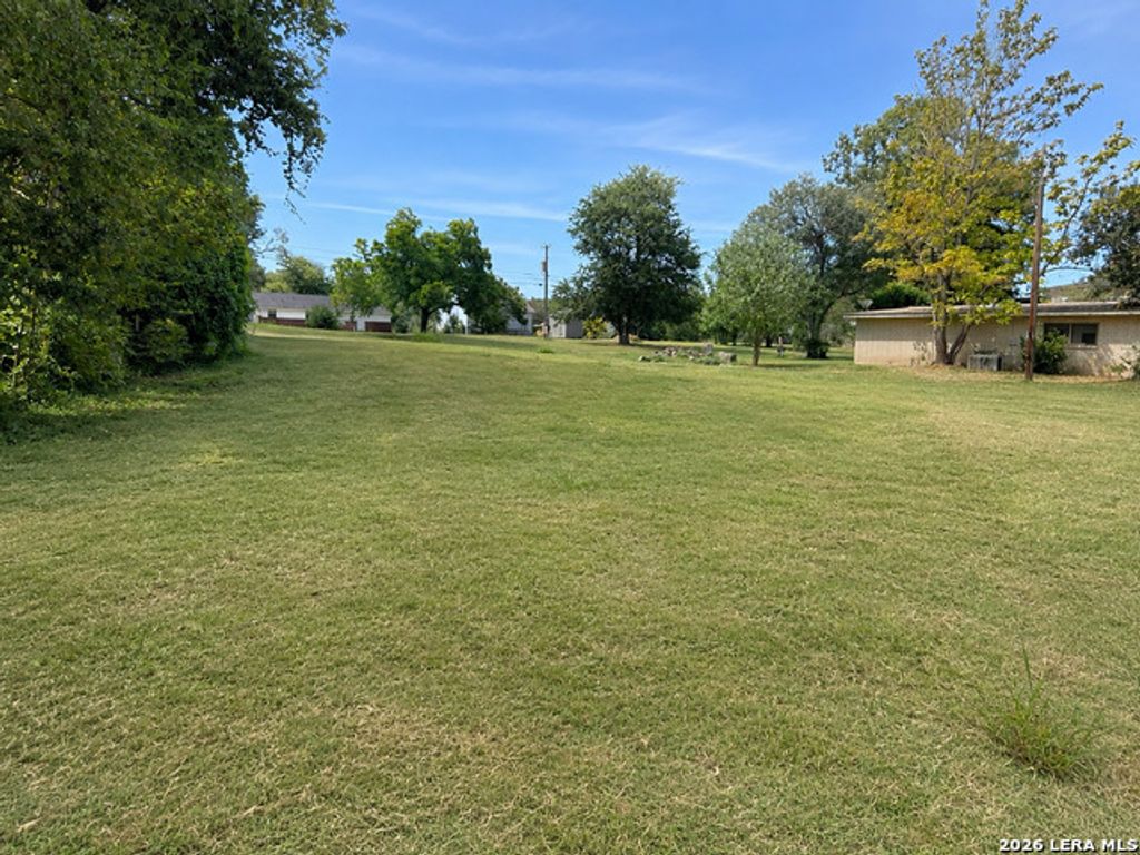 105 Navasota, Seguin