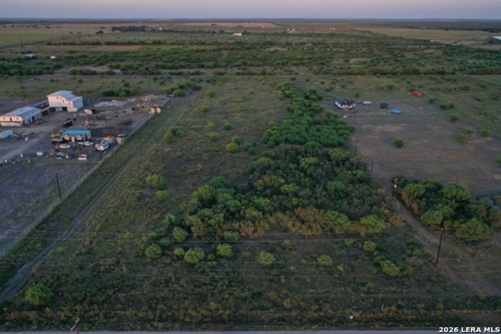000 County Road 515, Dhanis