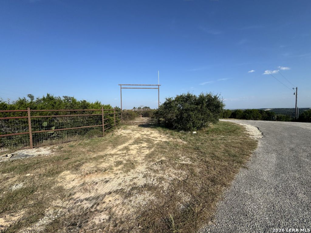 1423 County Road 2744, Mico
