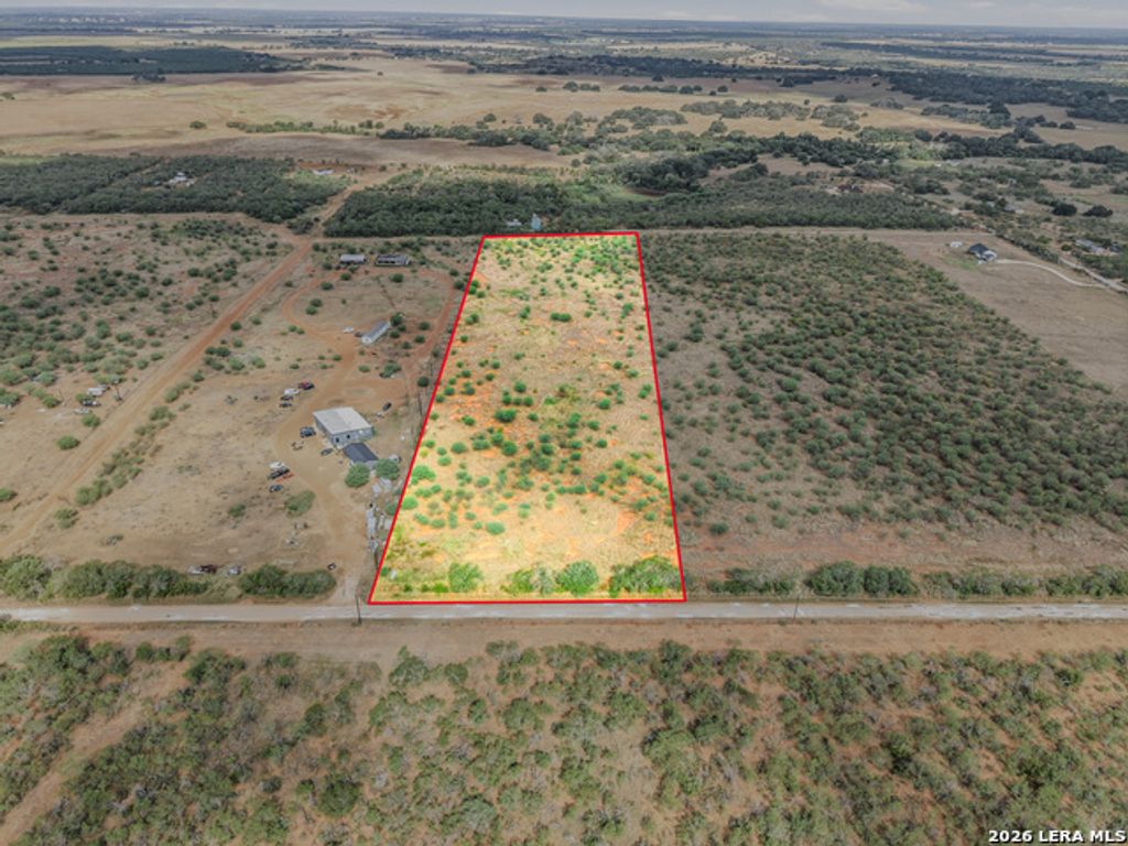 877 County Road 106, Floresville