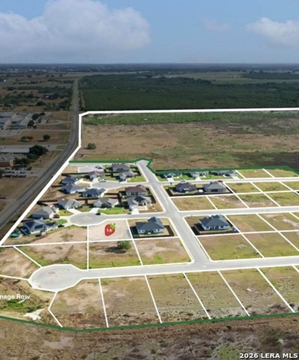108 Troubadour Ln, Poteet
