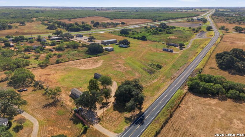 283 Bus Loop 181 South, Floresville