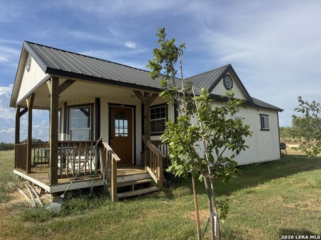 1887 State Highway 97e, Floresville