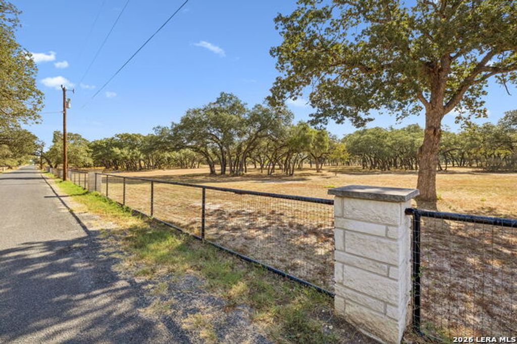 21822 Toudouze Rd, San Antonio