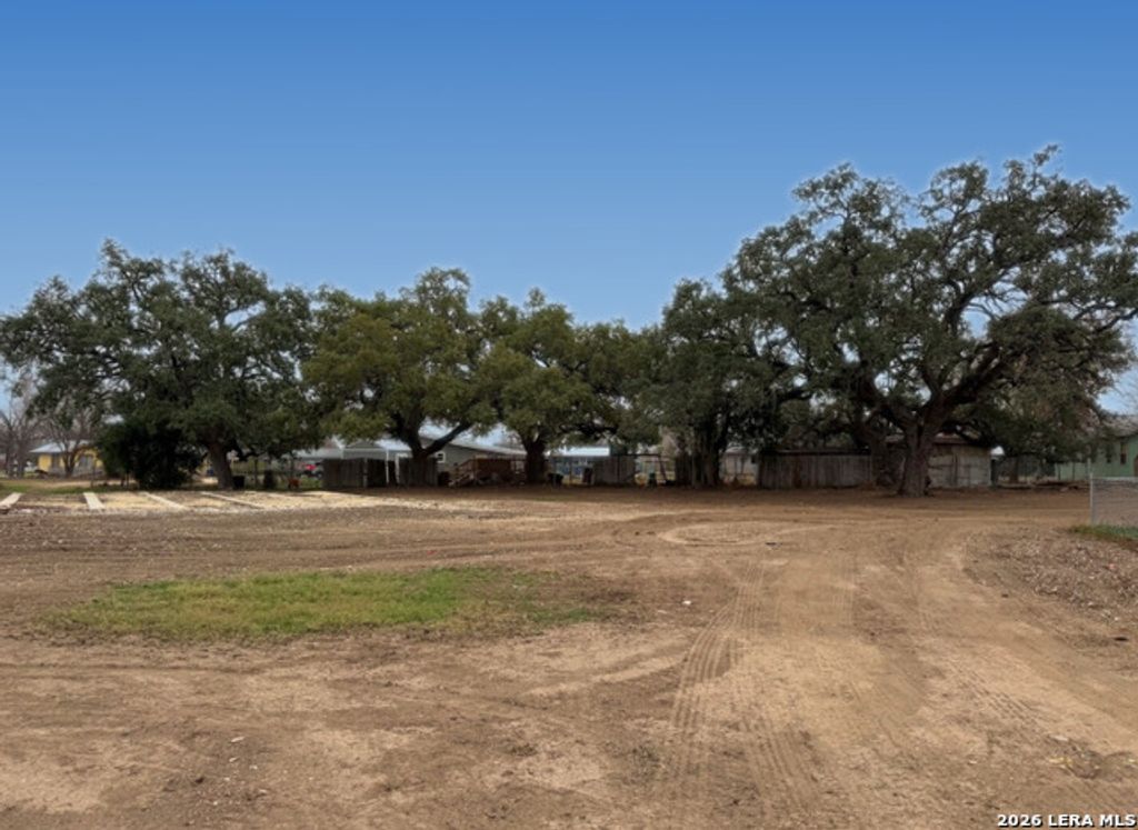 Lot 14 Medina, LaCoste