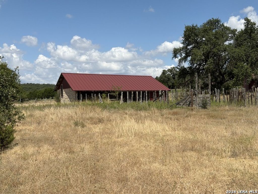 595 E Amman Rd, Bulverde