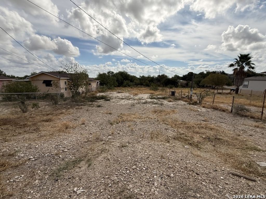 1780 Calle Ginebra, Eagle Pass