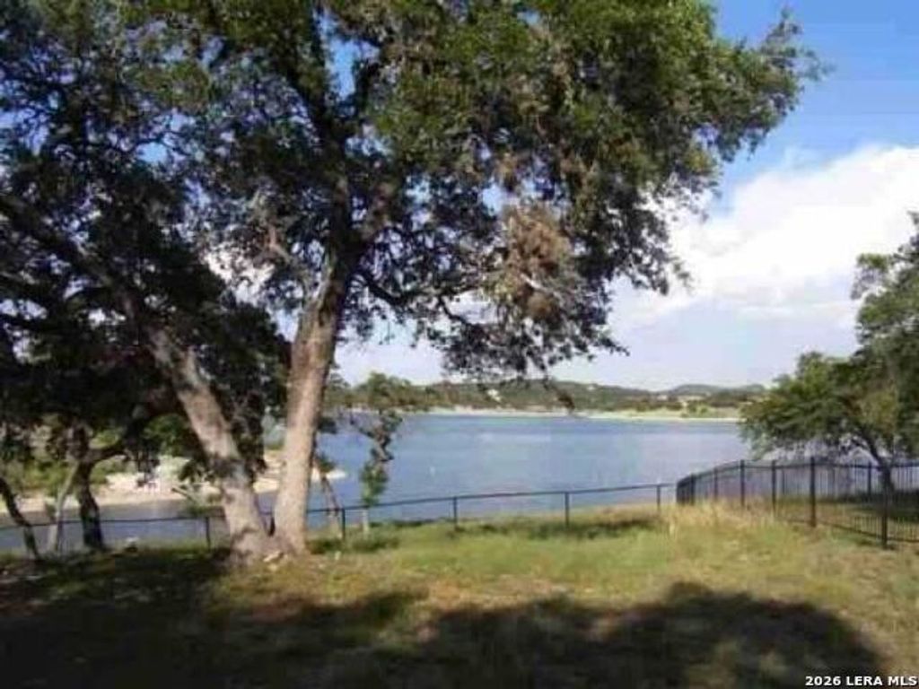 247 Oak Hideaway Drive, Canyon Lake