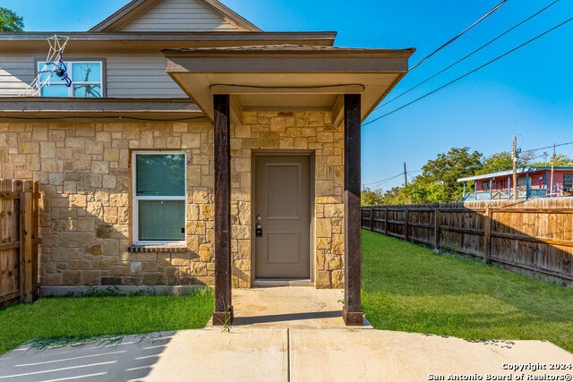 401 Aubrey St, Natalia