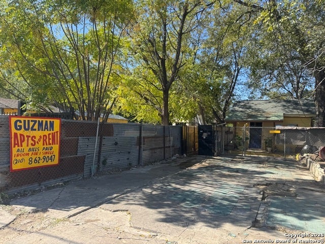 3015 S Flores St, San Antonio