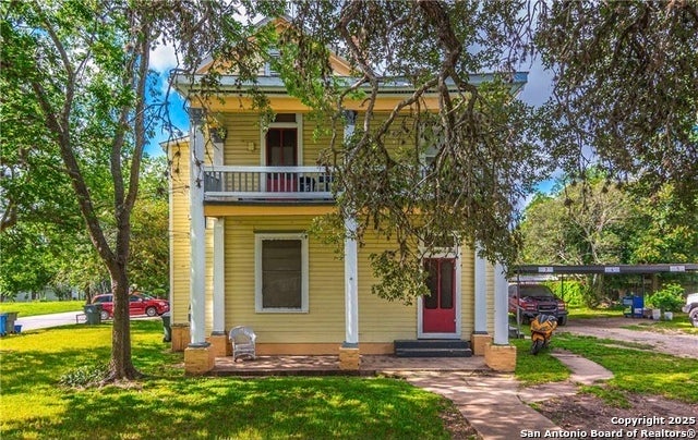 311 E Live Oak St, Seguin