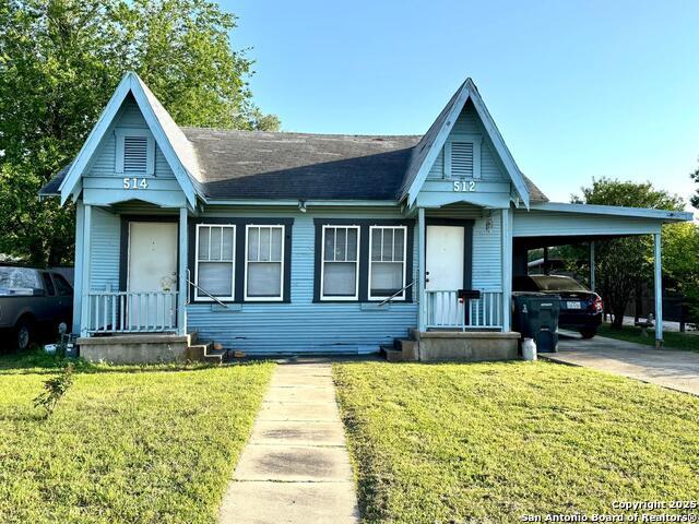 512 E Travis St, Luling