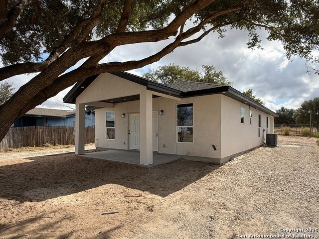 3274 N Ih 35, Natalia