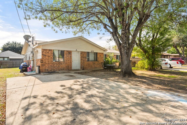 215 Redbud Ln, New Braunfels