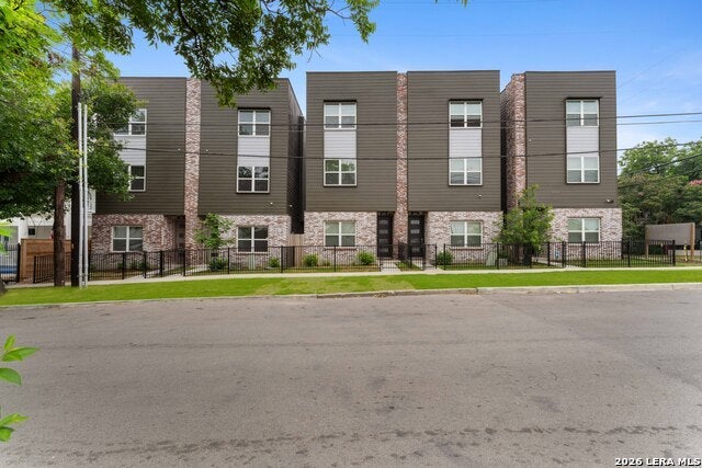 323/319 Howard St, San Antonio