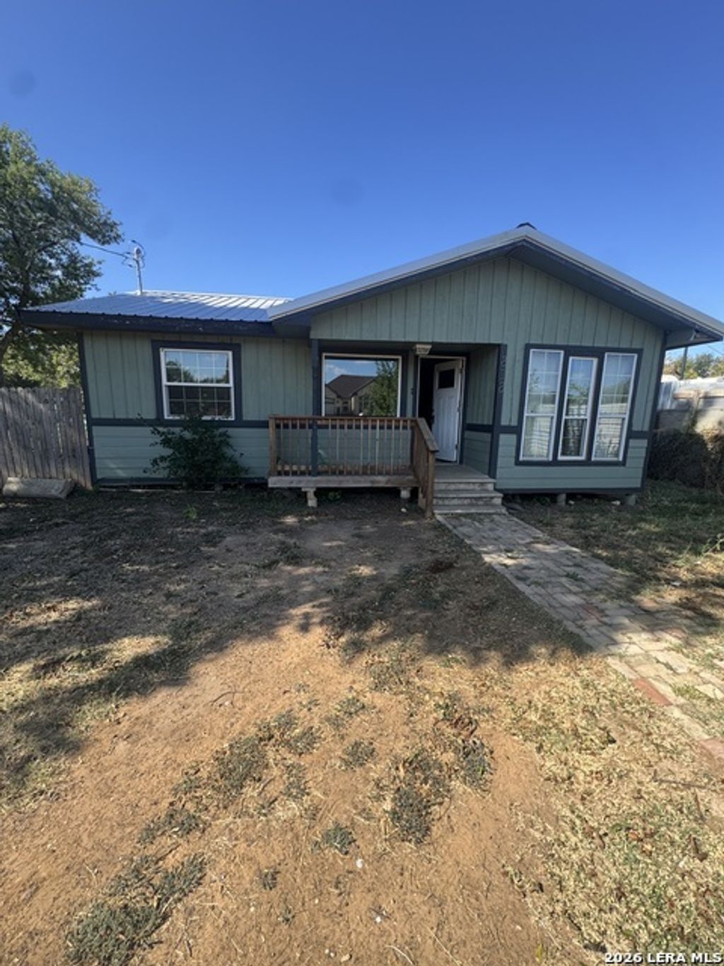 818 W Brazos, Pearsall