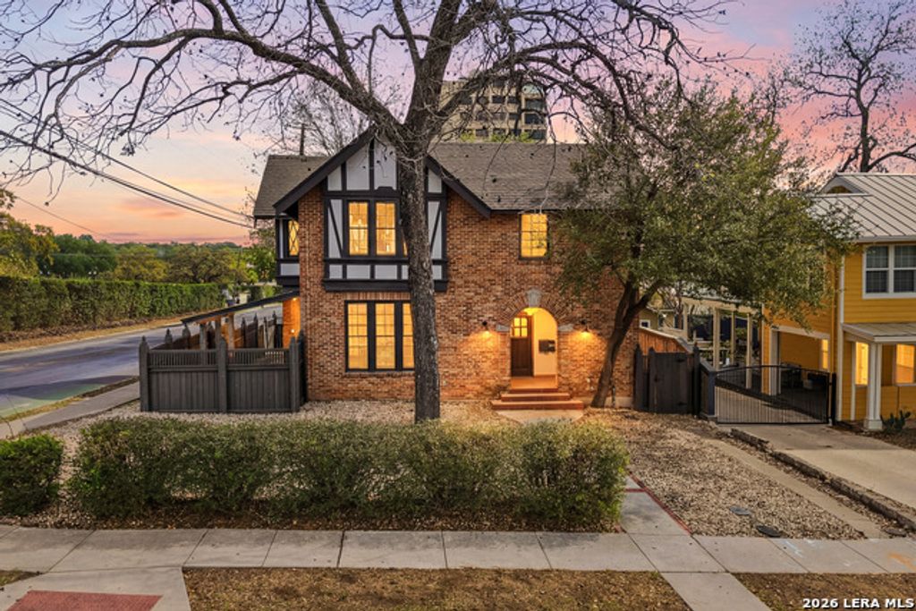 162 Davis Ct, San Antonio