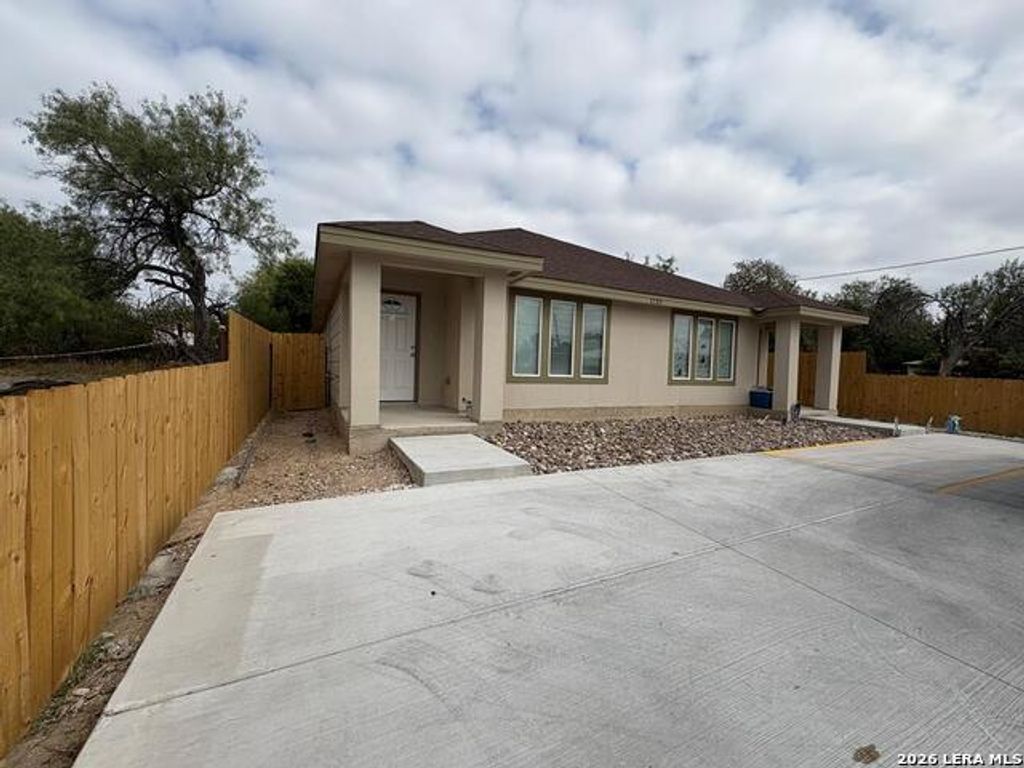 1729 Williams, Eagle Pass