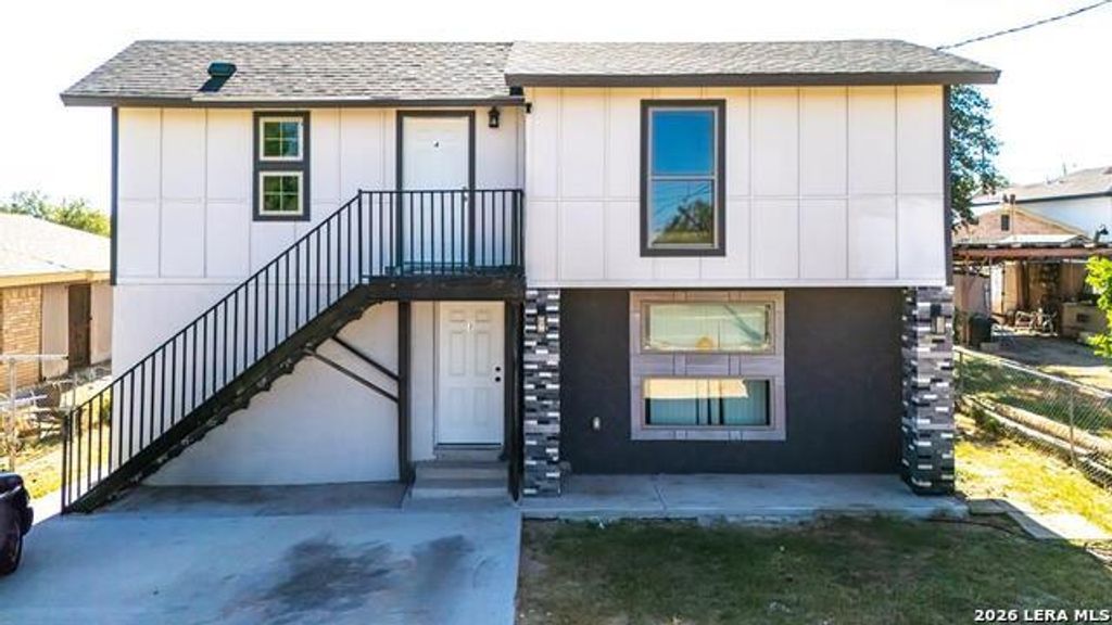 826 Calle Frente, Eagle Pass