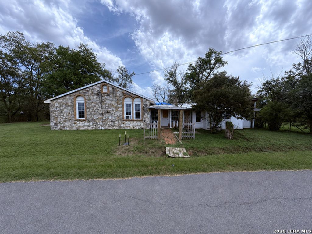 897 Zig Zag Ave, Devine