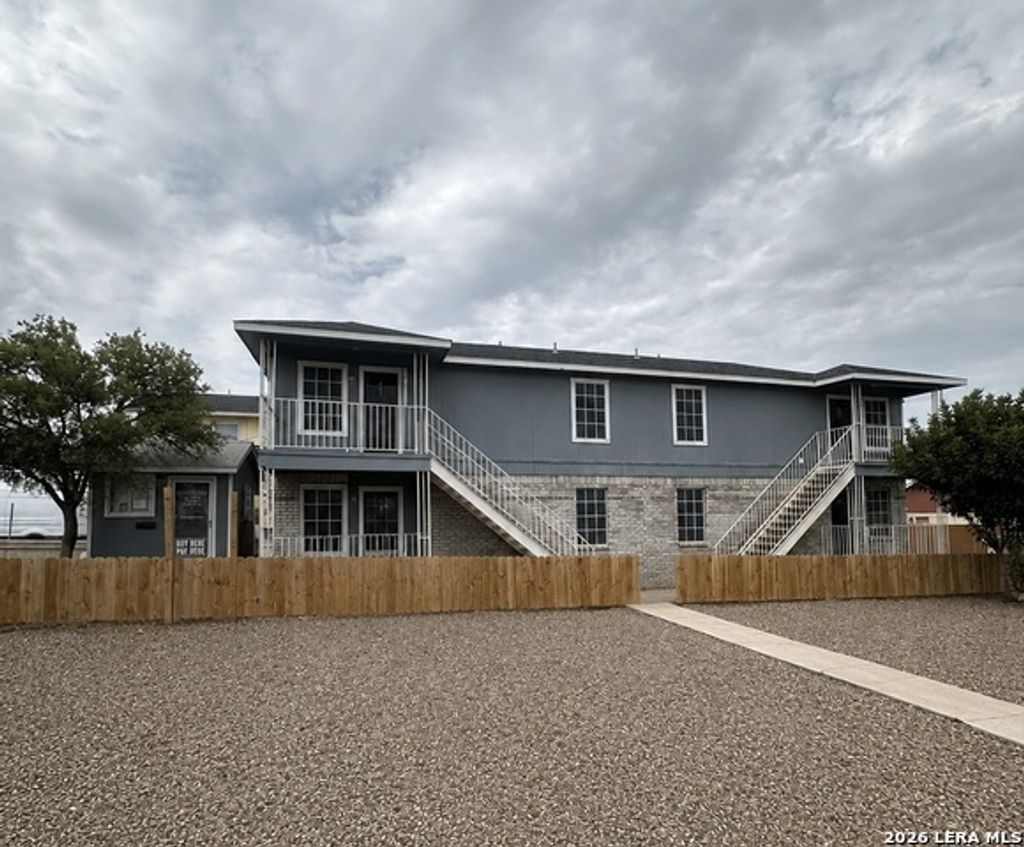 2811 Siwel St, Eagle Pass