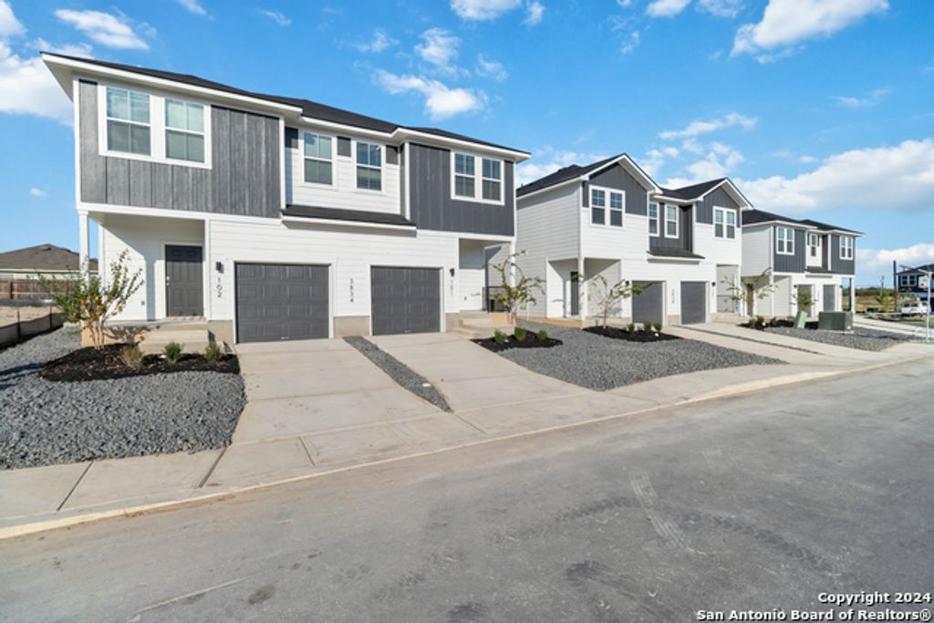 3949 Abbott Pass, St Hedwig