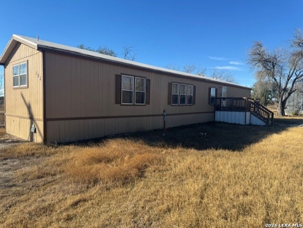 385 W County Road 5719, Devine