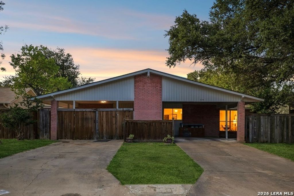 525 Southtrail Dr, San Antonio