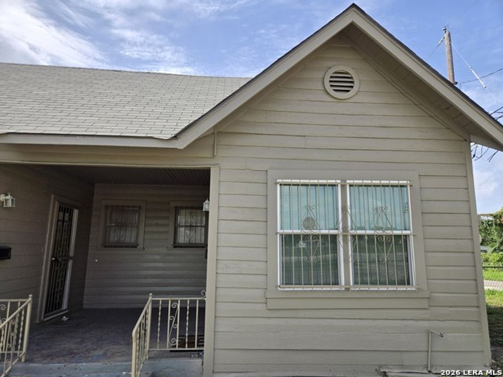 2236 N Interstate 35, San Antonio