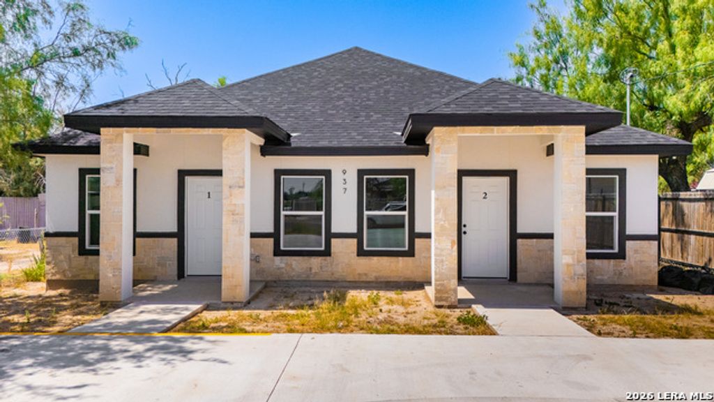 937 Avenue C, Eagle Pass