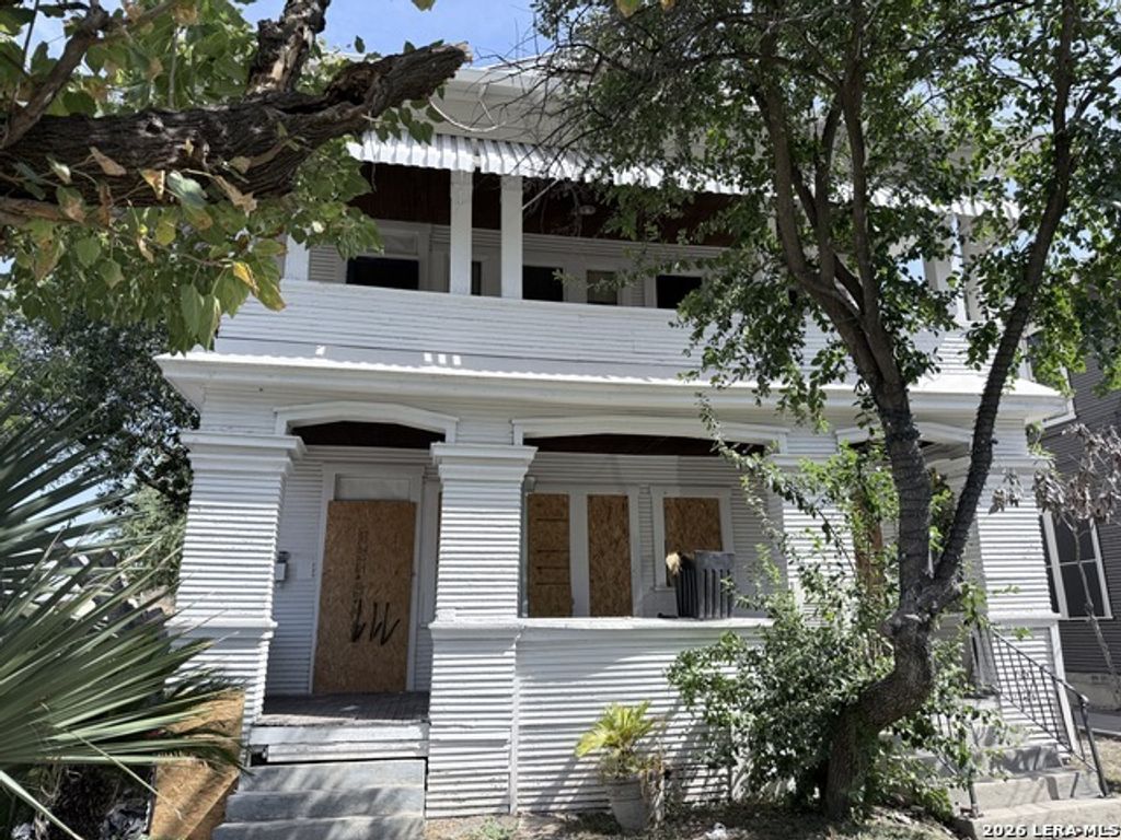305 W Poplar St, San Antonio