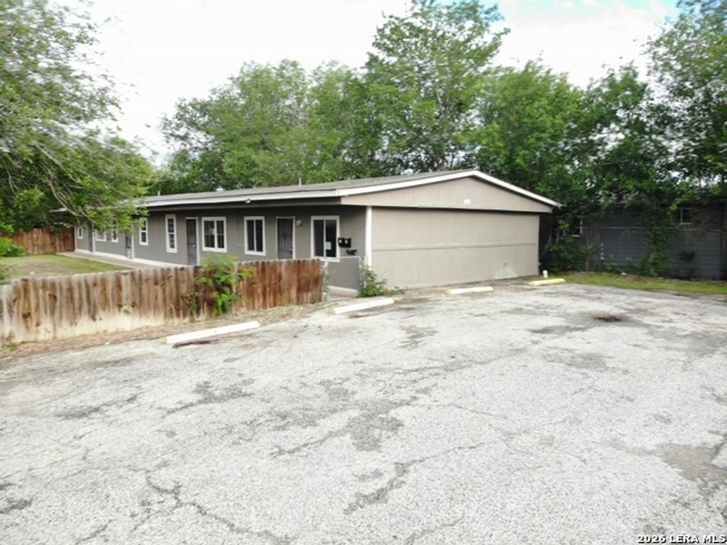 520 Altitude Dr, San Antonio