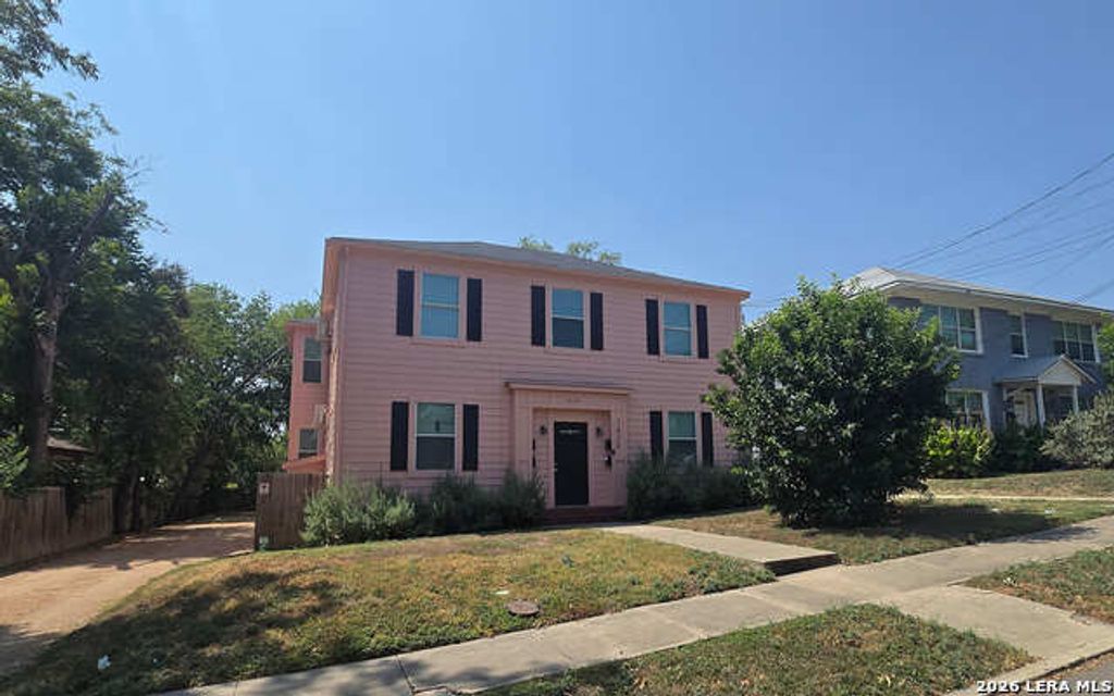 1020 W French Pl, San Antonio