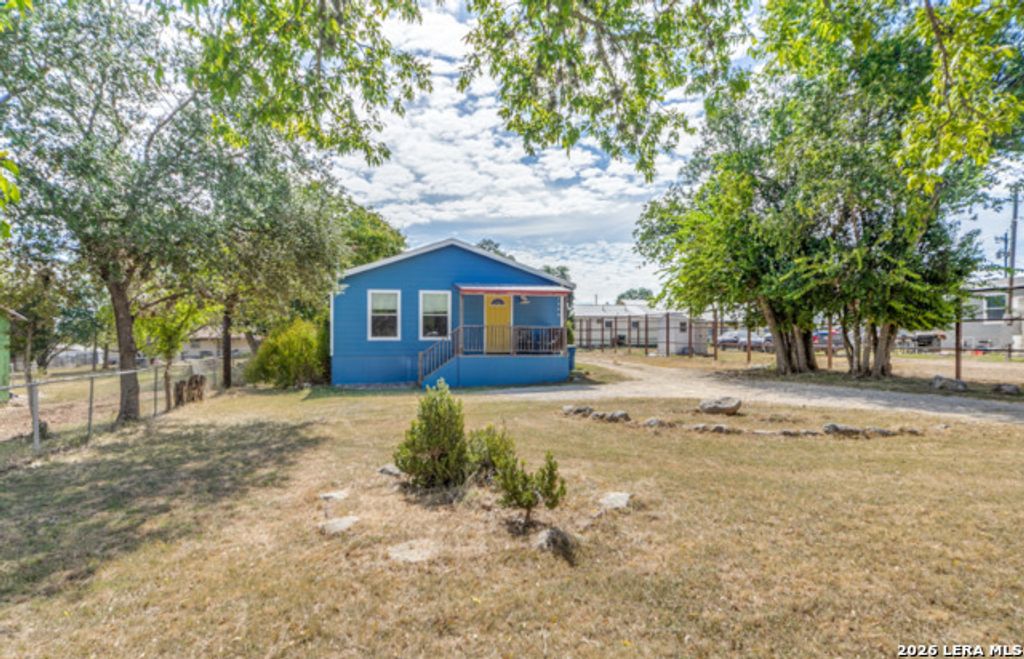 1505 Sycamore, Bandera