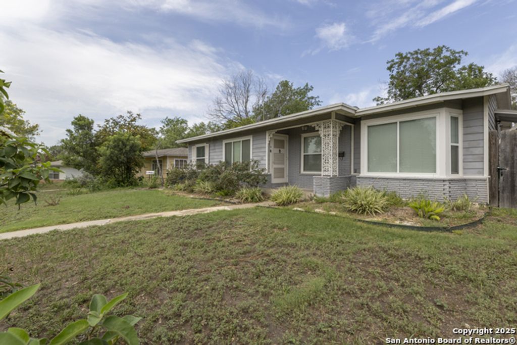 311 Karen Ln, San Antonio