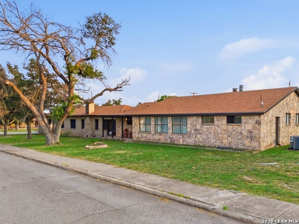 30-31 Colony Row, Brackettville
