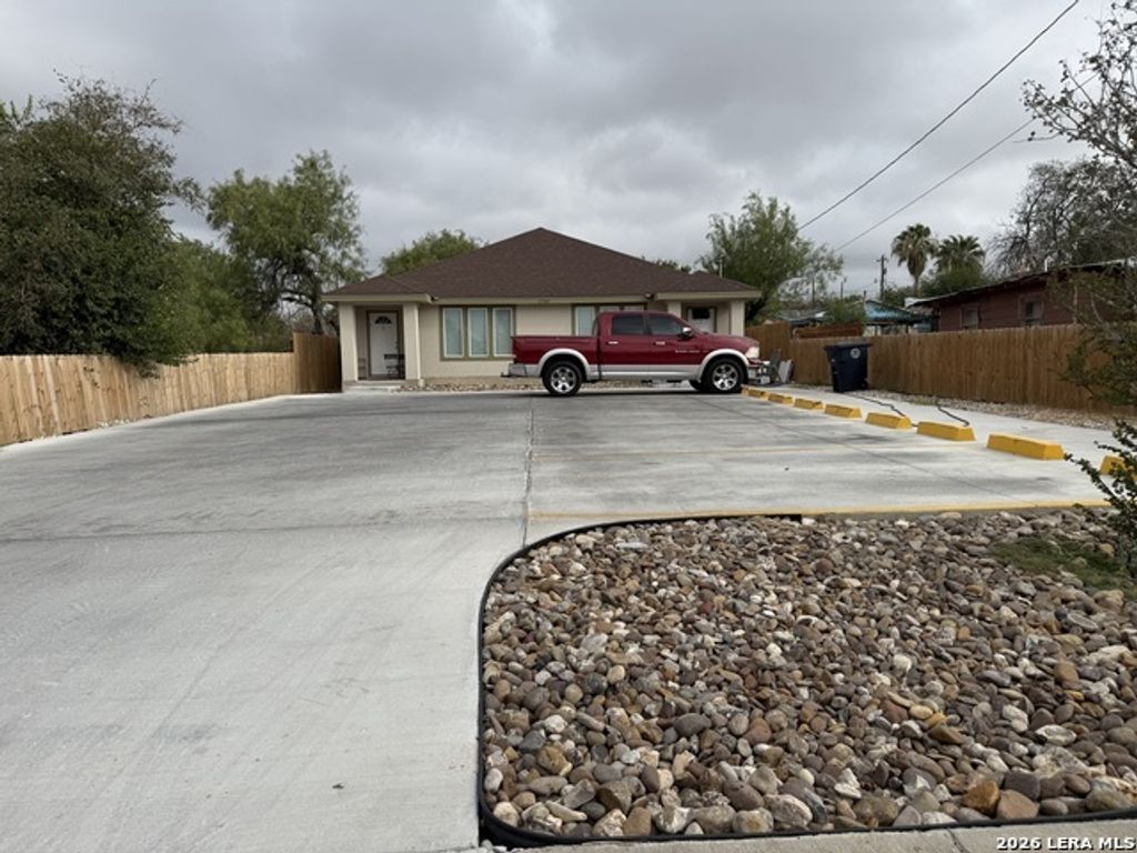 1729 Williams, Eagle Pass