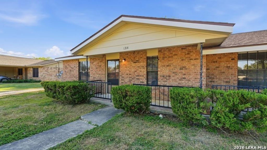 1314 S Mesquite Ave, New Braunfels Property Listing: MLS® #2025178S