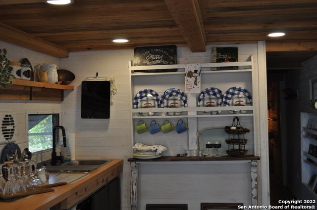 679 Faurie Rd, Lakehills