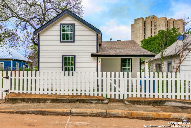 941 W Myrtle St, San Antonio