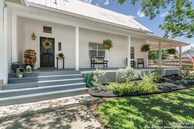 704 North Creek, Comfort