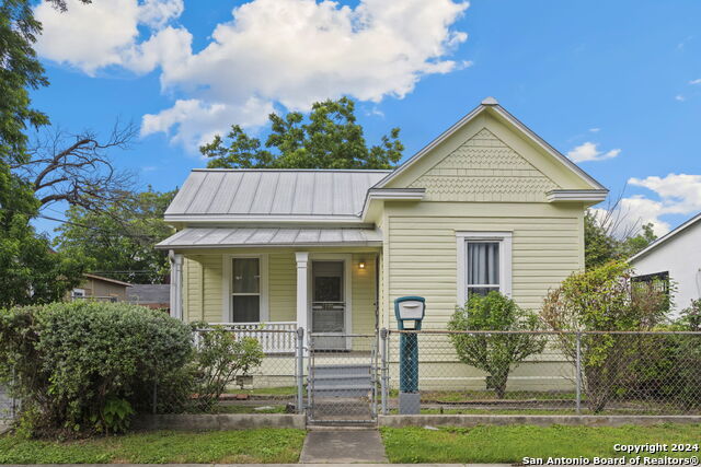 1020 W Poplar St, San Antonio