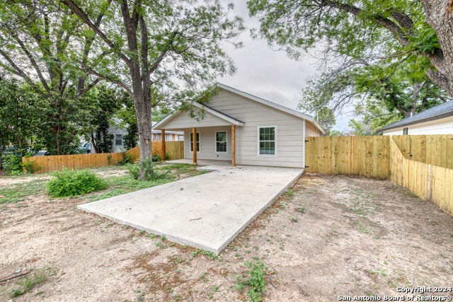 703 W Cargile St, Uvalde
