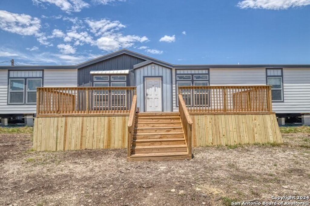 3497 County Road 205, Uvalde
