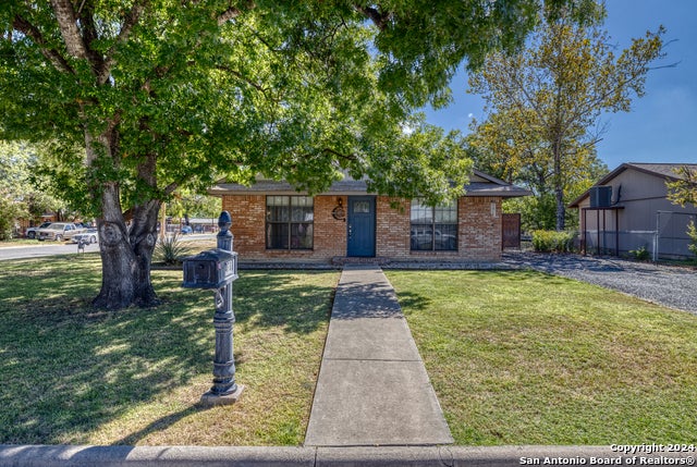 470 N Crisp St, Uvalde