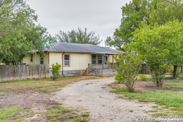515 County Road 3821, San Antonio