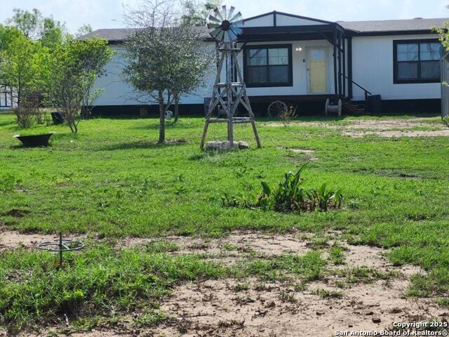 694 Las Palomas, Lytle