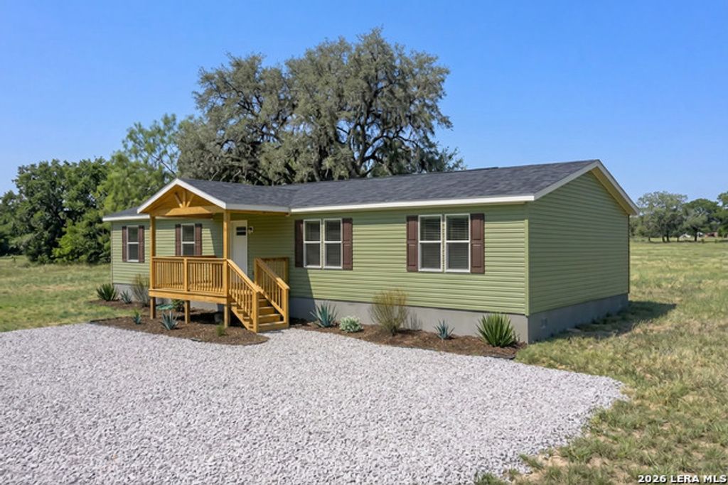 912 Swallows Ln, Seguin