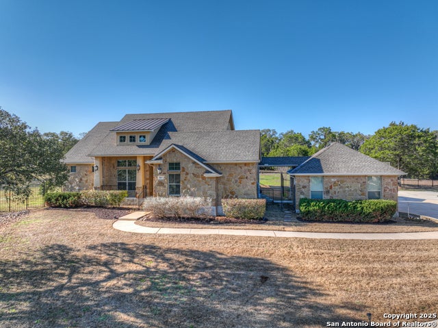 957 Santa Cruz, New Braunfels